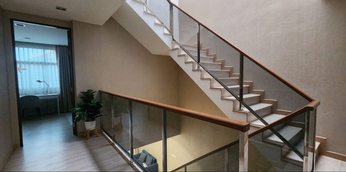 ให้เช่าโฮมออฟฟิศโชคชัย4 ลาดพร้าว71 : Home Office ลาดพร้าว–วังหิน
เฟอร์นิเจอร์ครบ พร้อมอยู่ | หลังมุม | ไม่รับสัตว์เลี้ยง | รับชาวต่างชาติ
พื้นที่ 300 ตรม. / ที่ดิน 37 ตรว.
จอดรถ 2 คัน-  