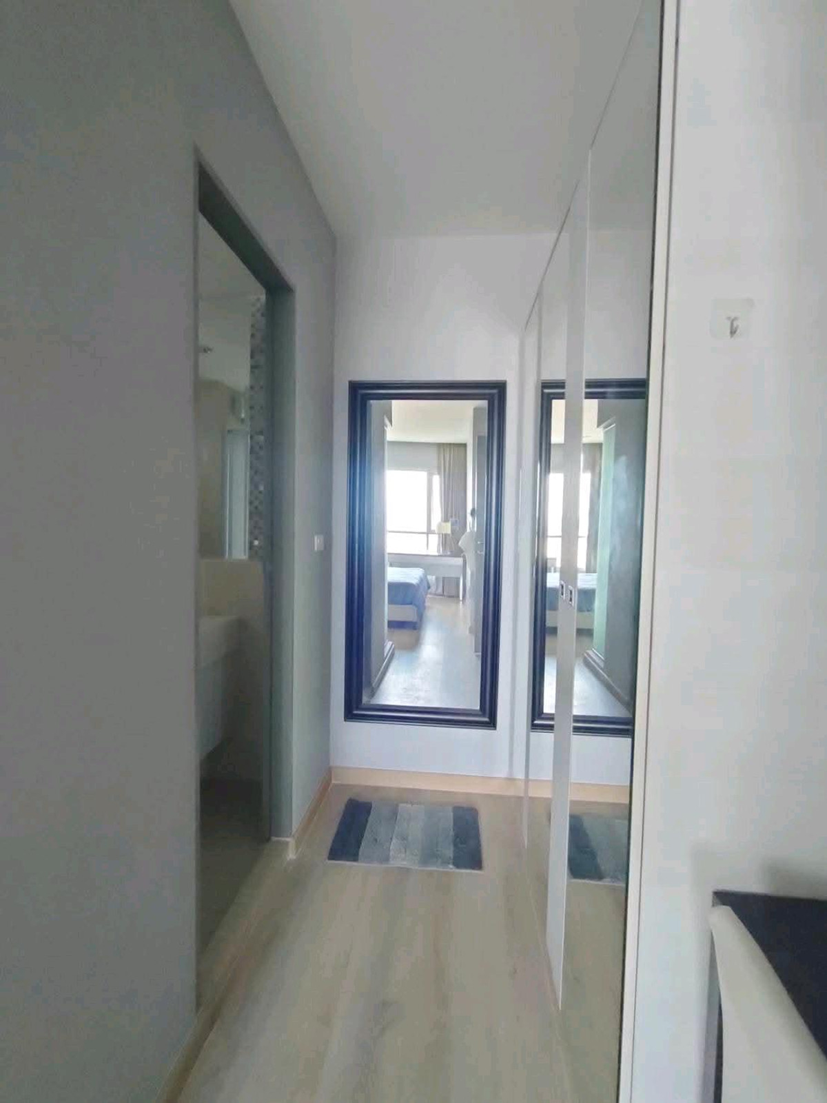 For RentCondoRatchadapisek, Huaikwang, Suttisan : ⏫ 🚇 Near MRT, only 550 m. Corner room | Open view, not next to other rooms | High privacy