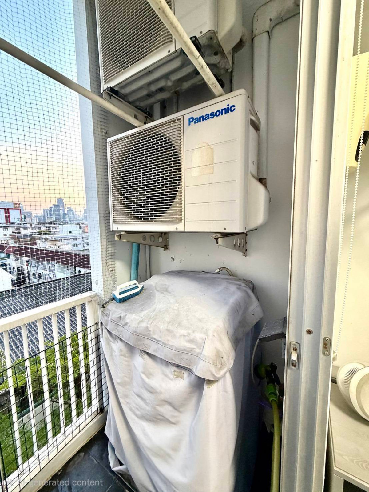 For RentCondoRama9, Petchburi, RCA : For rent, A space Asoke-Ratchada, 35 sq m, Rama 9, near SWU Prasarnmit, only 1 station.