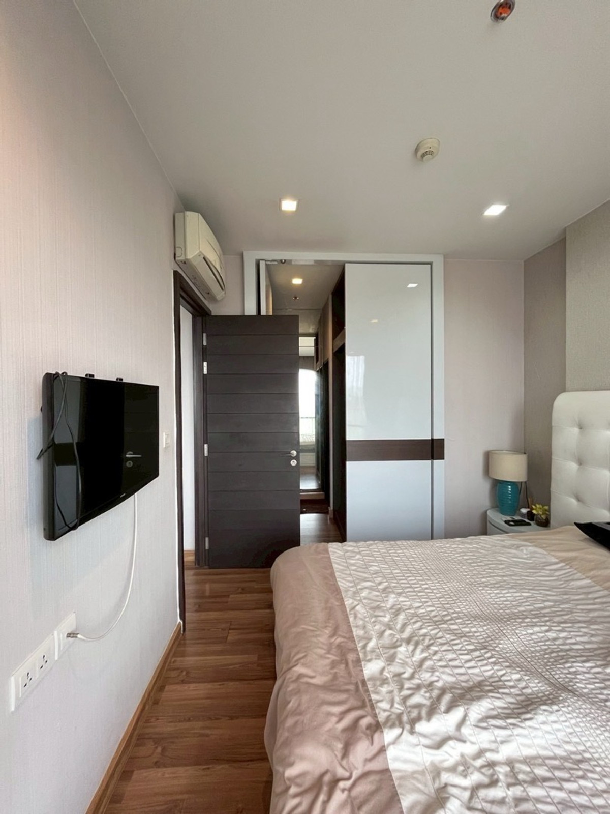 ให้เช่าคอนโดรัชดา ห้วยขวาง : IVY AMPIO FOR RENT 1BEDROOM  45sq.m 24K Call084-9792464