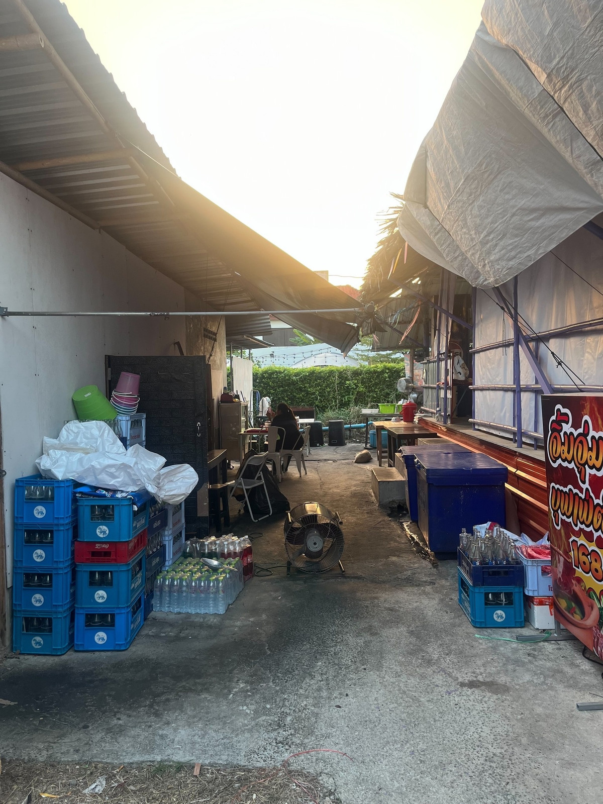 เซ้งร้านค้า/ตลาดนัดพัฒนาการ ศรีนครินทร์ : เซ้งด่วนร้านอาหาร ถนนพระยาสุเรนทร์ คลองสามวา ที่จอดเยอะมาก มีห้องพัก