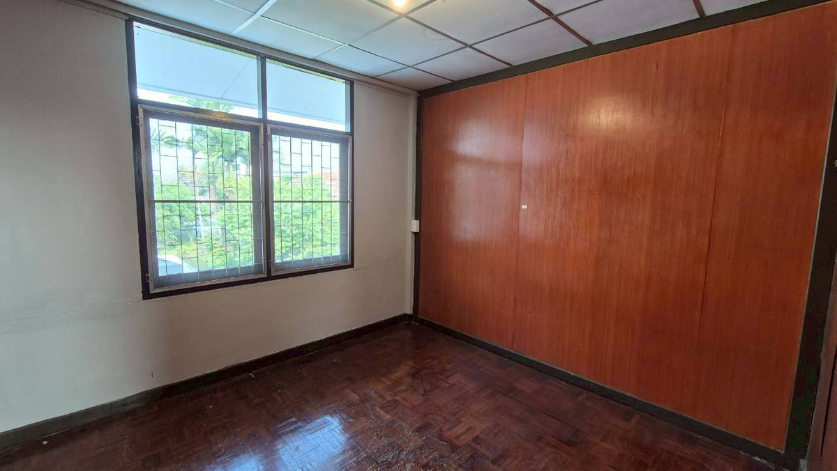 ให้เช่าบ้านเสรีไทย-นิด้า : ให้เช่าบ้านเดี่ยว 2 ชั้น เสรีไทย 57 - มีสวนข้างบ้านขนาดใหญ่