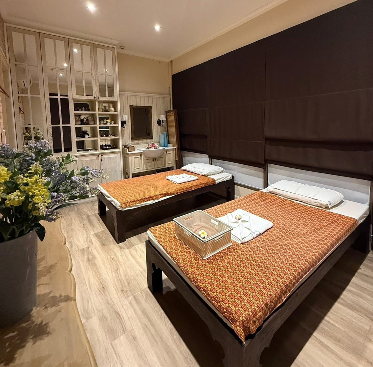 เซ้งร้านค้า/ตลาดนัดปิ่นเกล้า จรัญสนิทวงศ์ : เซ้งร้านทำเล็บ + สปา-นวด ราชพฤกษ์ เปิดมา 9 ปี ลูกค้าประจำแน่น  ในโครงการ Food Villa ราชพฤกษ์