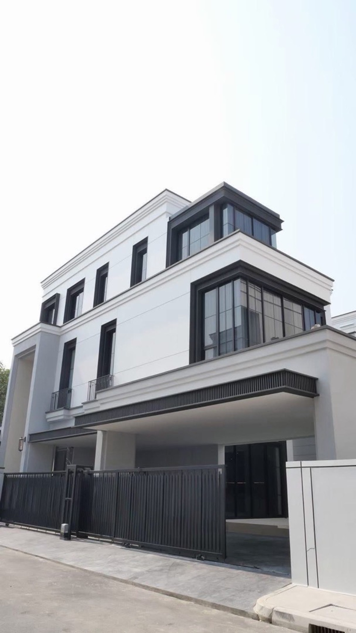 For RentHousePattanakan, Srinakarin : Luxury House for Rent with Private Pool and Lift in Krungthep Kreetha Near International Schools
