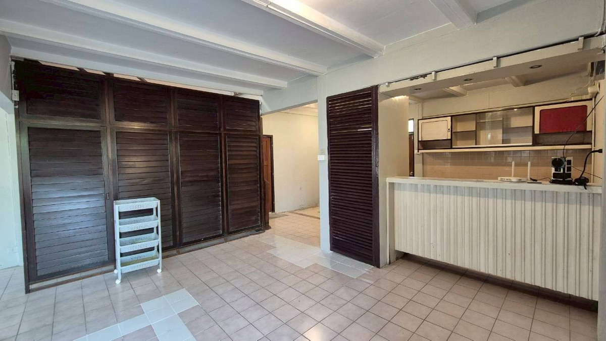 ให้เช่าบ้านเสรีไทย-นิด้า : ให้เช่าบ้านเดี่ยว 2 ชั้น เสรีไทย 57 - มีสวนข้างบ้านขนาดใหญ่