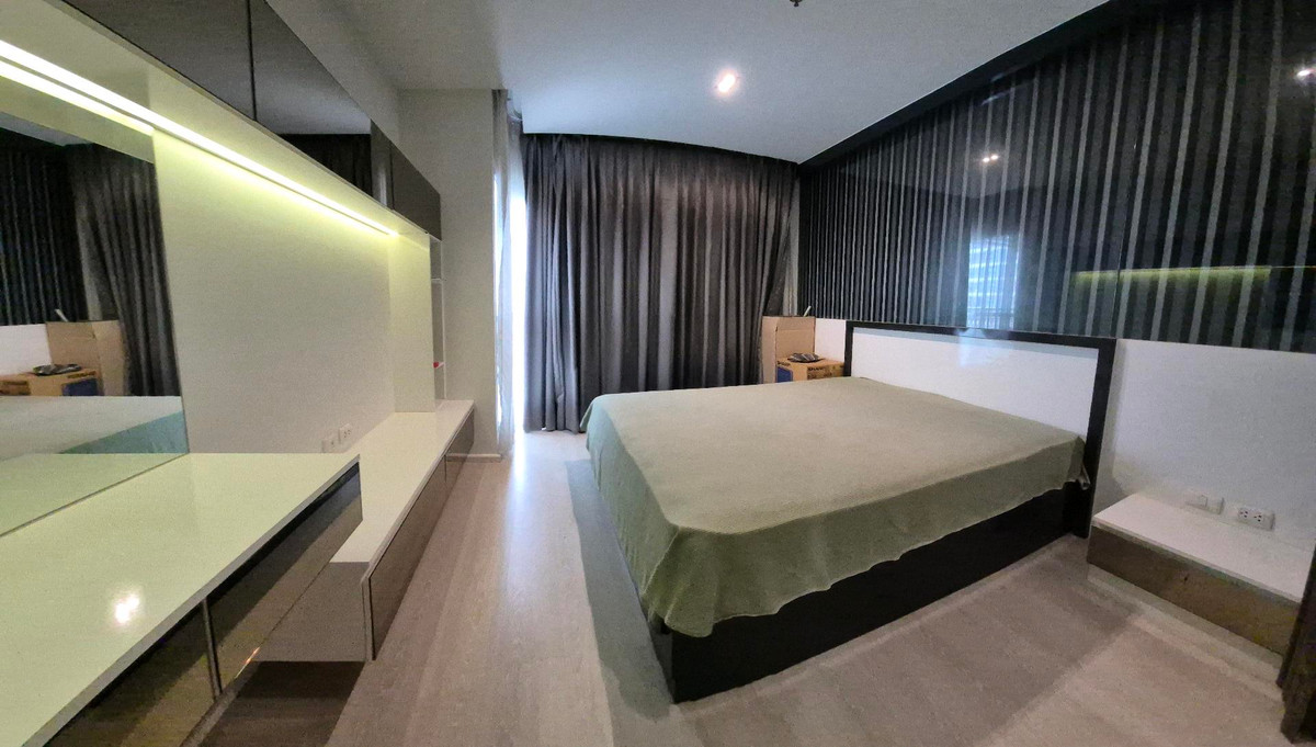 For SaleCondoRama9, Petchburi, RCA : Selling low price Aspire Rama 9 Center of CBD. High floor, Big size and full furnished. Convenient located near MRT Rama 9 !