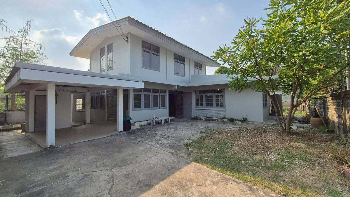 ให้เช่าบ้านเสรีไทย-นิด้า : ให้เช่าบ้านเดี่ยว 2 ชั้น เสรีไทย 57 - มีสวนข้างบ้านขนาดใหญ่