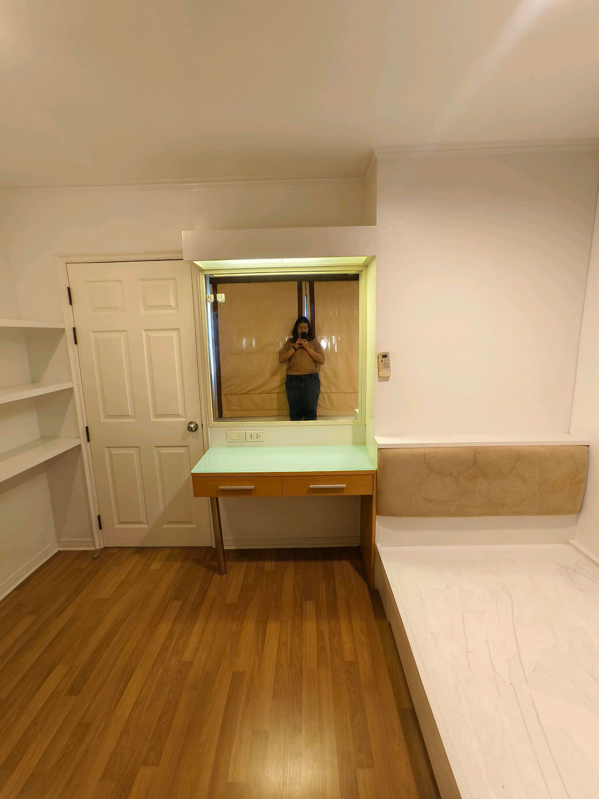 For SaleCondoSapankwai,Jatujak : Capital sale, corner condo, 2 bedrooms, 65 sq m, Lumpini Place Phahon - Saphan Khwai, 7th floor, east side!