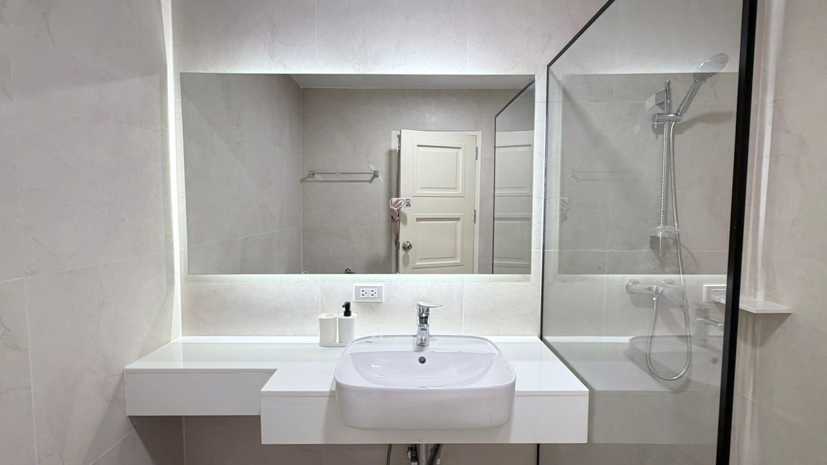 For RentCondoAri,Anusaowaree : ⚡️Best price in the market⚡️ Noble lite🔥 1B1B 48 Sqm 🔥Large room in the heart of Ari🔥 If interested, contact Putter 0928895628 line:plustor_ss 💫