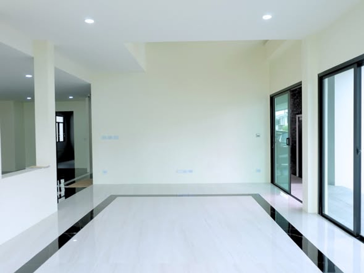 For SaleHousePattaya, Bangsaen, Chonburi : Casaluna Mesto 💰 Special price 🔴 19,000,000 baht (usually 24,000,000 baht) ✅ New house, never occupied. On the best location Only 900 meters from Central Chonburi.