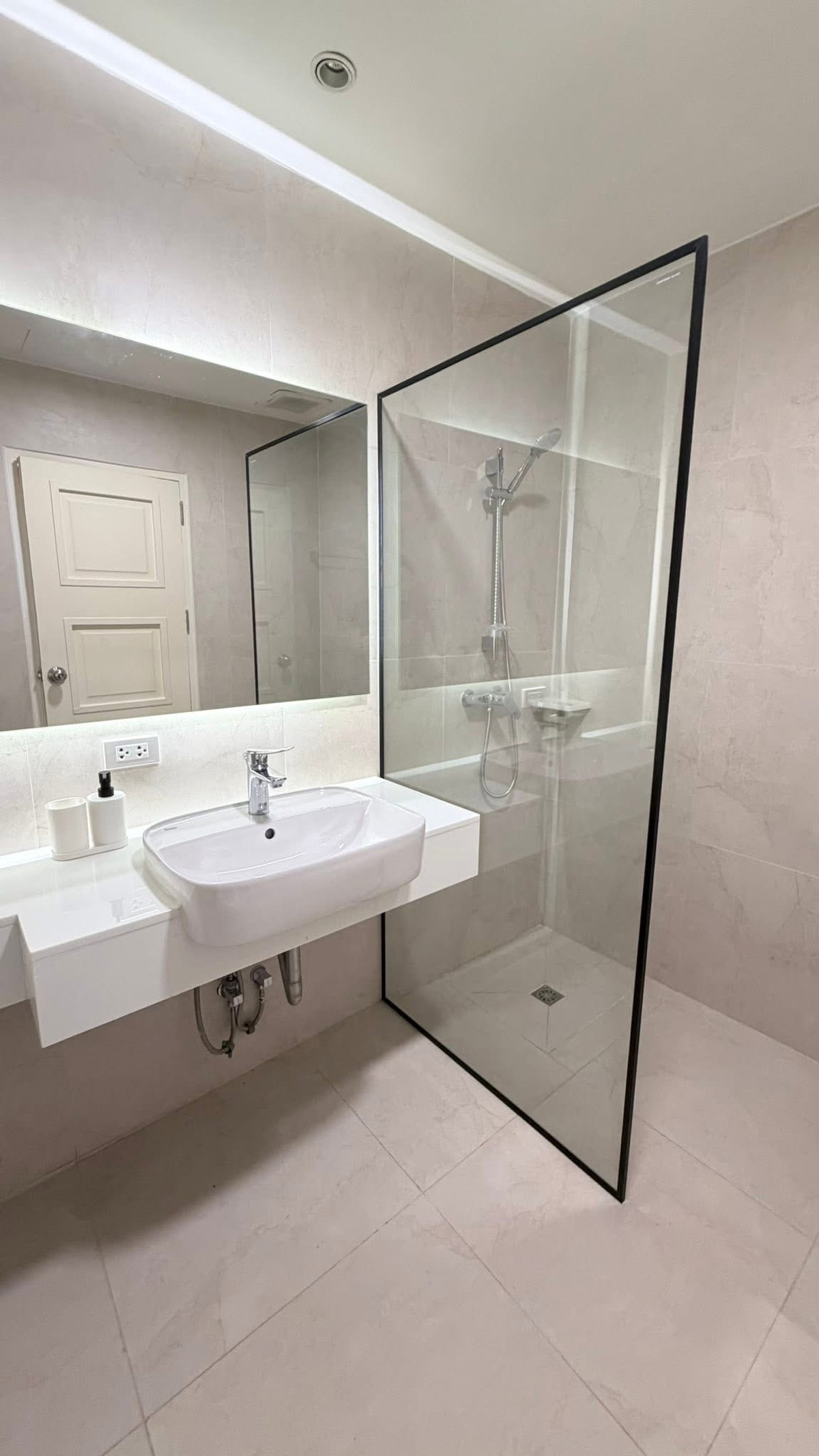 For RentCondoAri,Anusaowaree : ⚡️Best price in the market⚡️ Noble lite🔥 1B1B 48 Sqm 🔥Large room in the heart of Ari🔥 If interested, contact Putter 0928895628 line:plustor_ss 💫