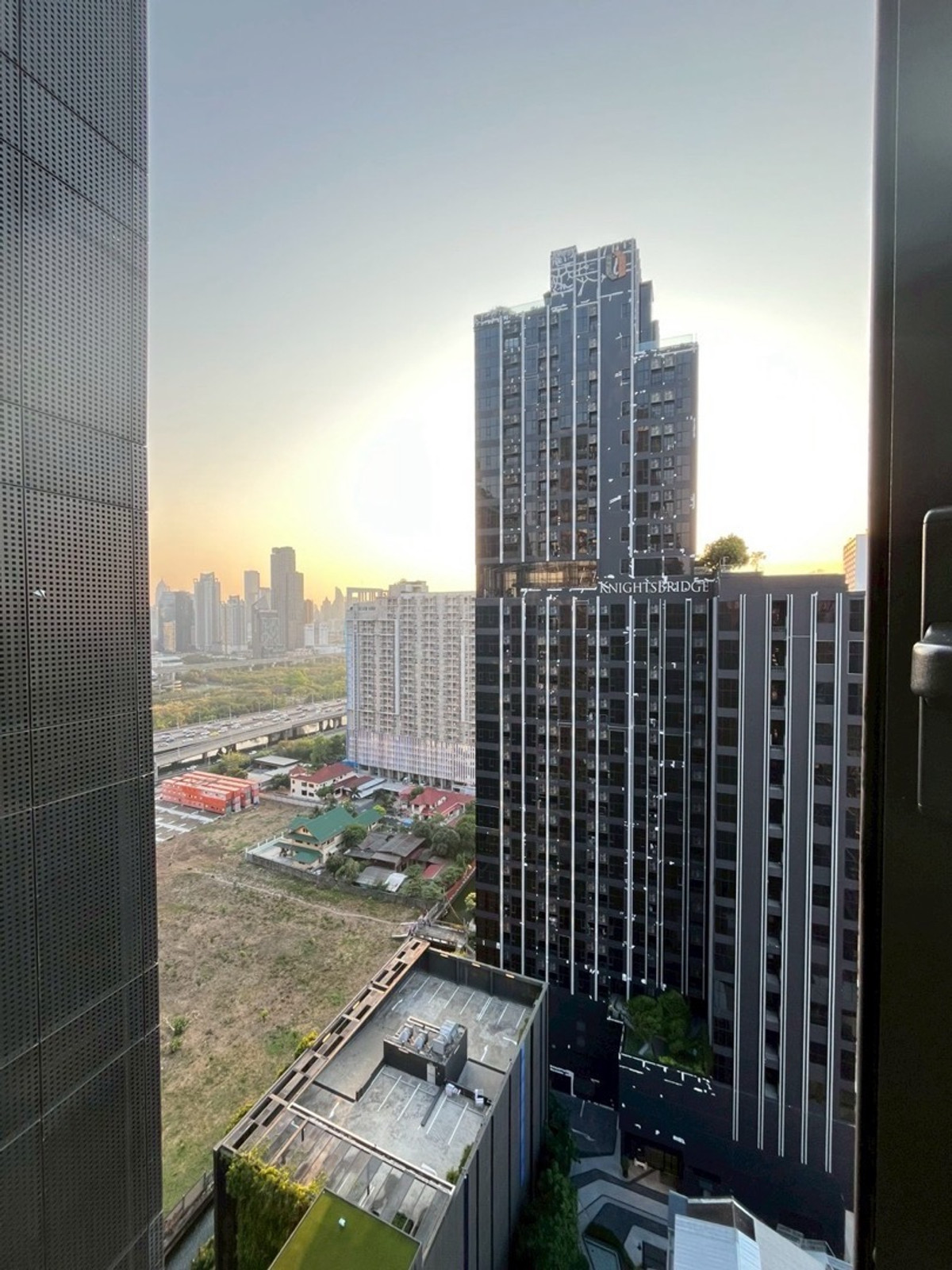 ให้เช่าคอนโดพระราม 9 เพชรบุรีตัดใหม่ RCA : THE LINE ASOKE 1BEDROOM 35sq.m 
23K Call084-9792464