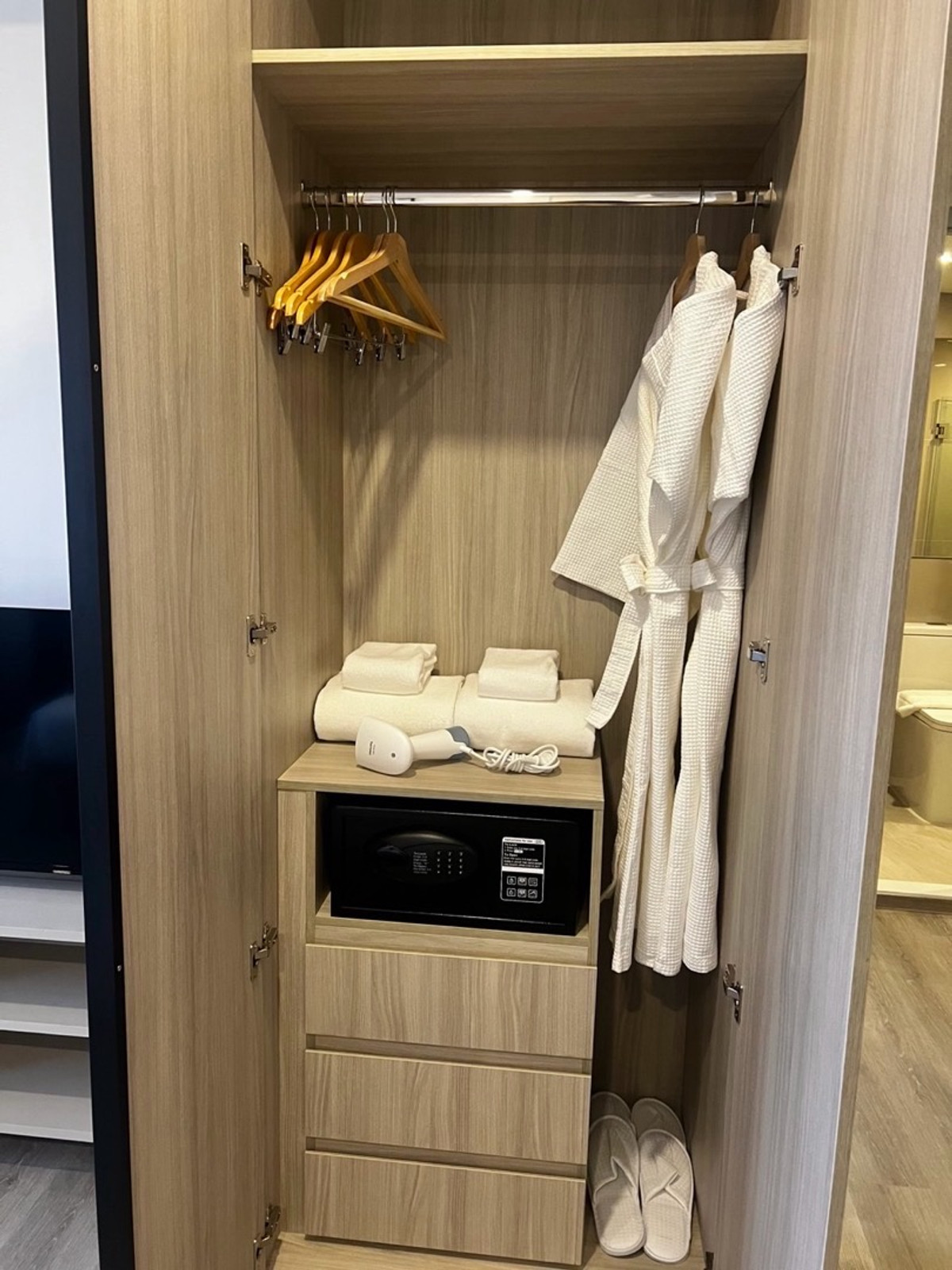 ให้เช่าคอนโดบางนา แบริ่ง ลาซาล : 🔥 𝐇𝐨𝐭 𝐃𝐞𝐚𝐥 𝟏𝟎,𝟎𝟎𝟎 𝐁𝐚𝐭𝐡 🔥 ให้เช่าราคาสุดพิเศษ ออริจิ้น เพลส บางนา