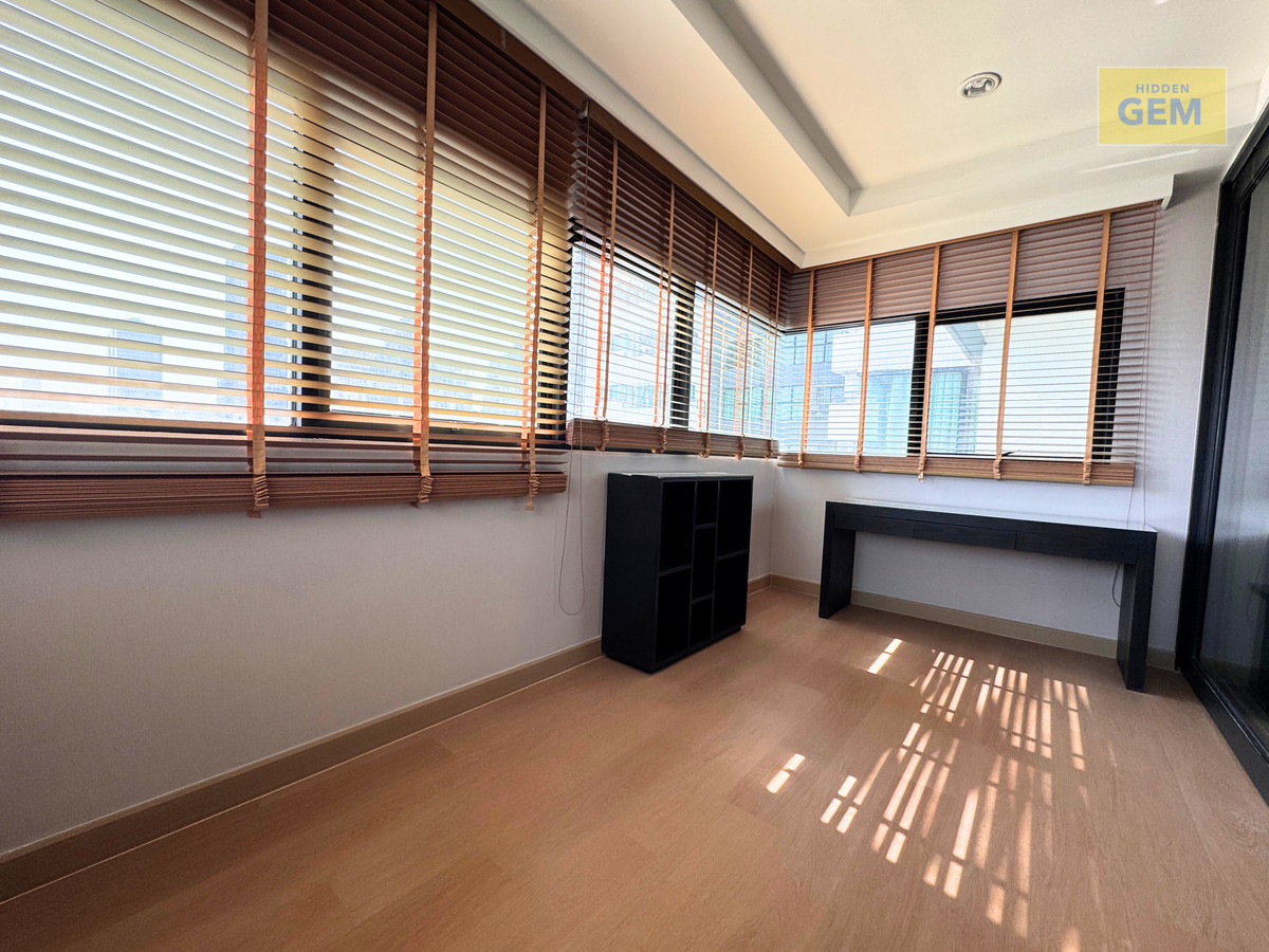 ให้เช่าคอนโดสาทร นราธิวาส : 🔥🔥Hot Deal🔥🔥 60 ตร.ม. / 1 นอน 1 น้ำ 1 ห้องทำงาน | Sathorn Gardens 🔥