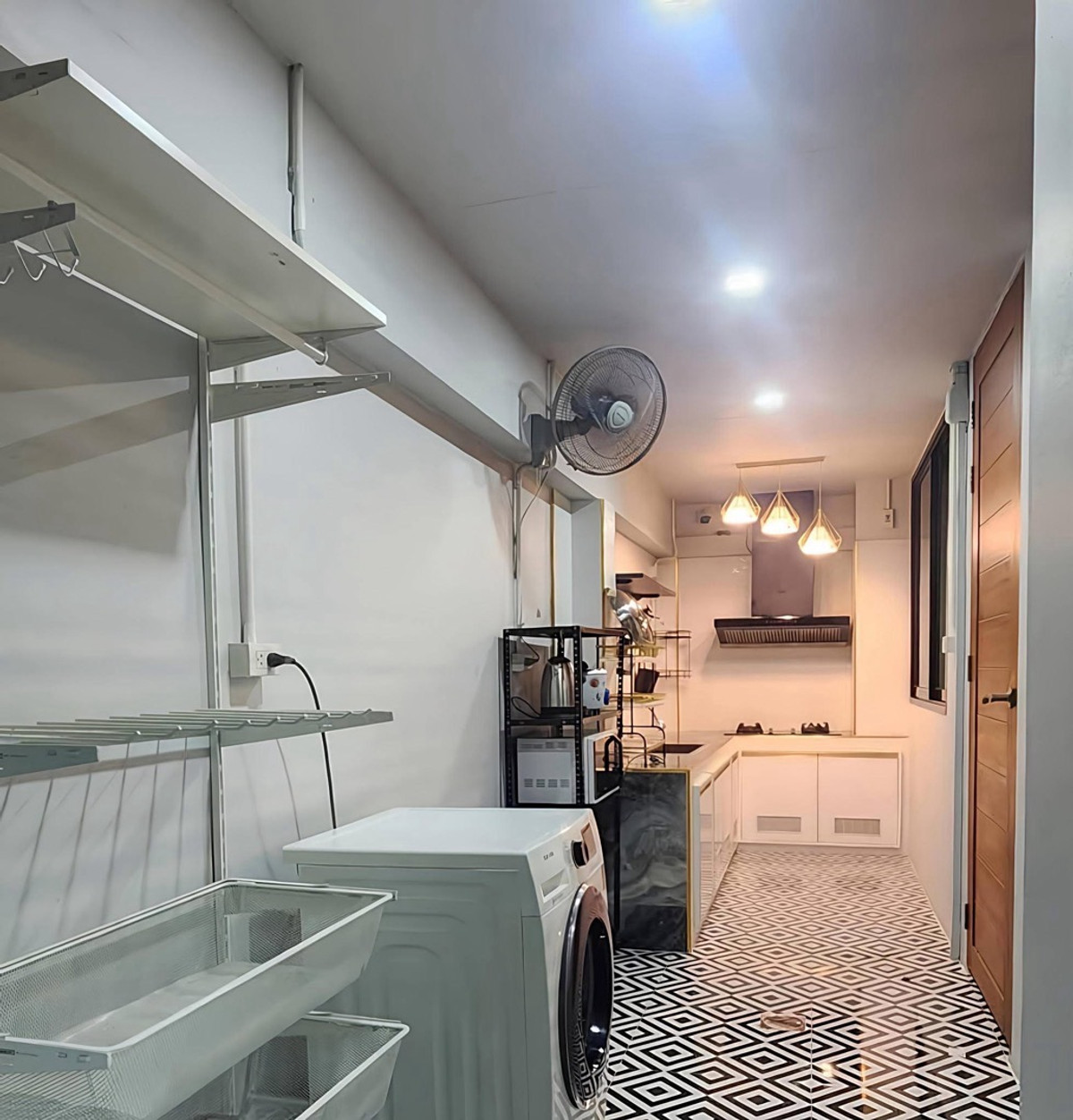 ให้เช่าโฮมออฟฟิศโชคชัย4 ลาดพร้าว71 : Home Office ลาดพร้าว–วังหิน
เฟอร์นิเจอร์ครบ พร้อมอยู่ | หลังมุม | ไม่รับสัตว์เลี้ยง | รับชาวต่างชาติ
พื้นที่ 300 ตรม. / ที่ดิน 37 ตรว.
จอดรถ 2 คัน-  