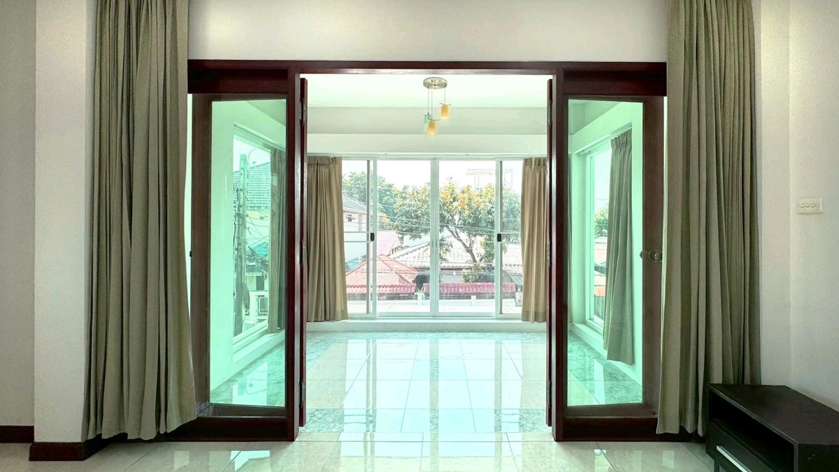 ให้เช่าบ้านพัฒนาการ ศรีนครินทร์ : 💥 บ้านสวย พร้อมอยู่ จอดรถได้เยอะมาก เหมาะอยู่อาศัย / ทำออฟฟิศ