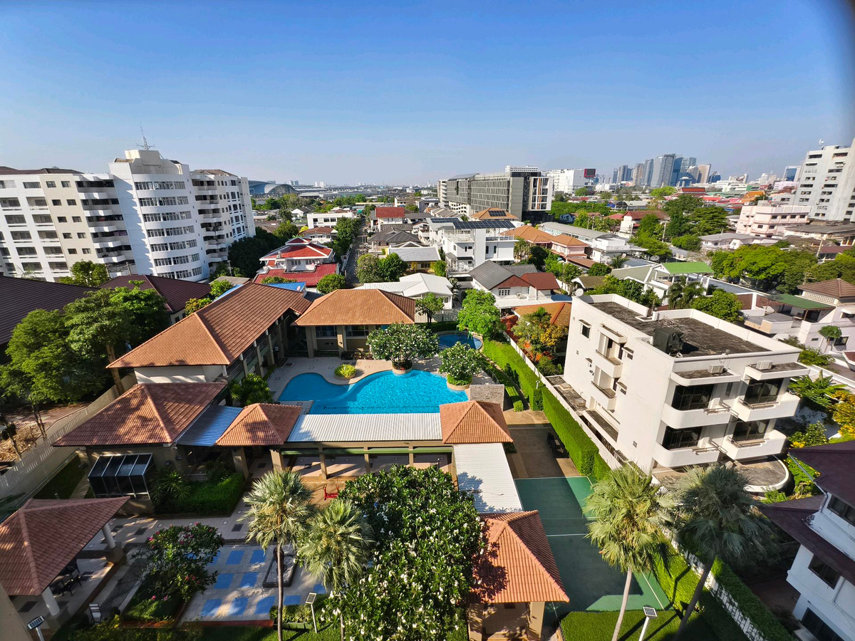 For SaleCondoSapankwai,Jatujak : Capital sale, corner condo, 2 bedrooms, 65 sq m, Lumpini Place Phahon - Saphan Khwai, 7th floor, east side!