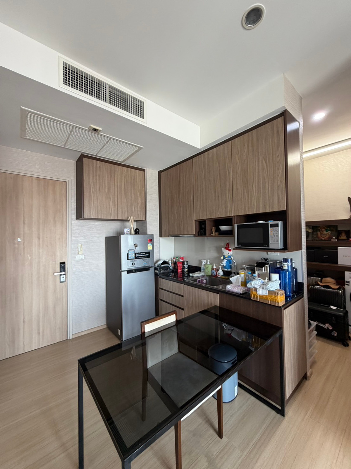 For SaleCondoRama9, Petchburi, RCA : #Condo for sale in Thonglor area #Best price #NetYield 5.6% 24th floor, size 54.5 sq m. 2 bedrooms, 2 bathrooms The Capital Eakamai - Thonglor The Capital Eakamai - Thonglor