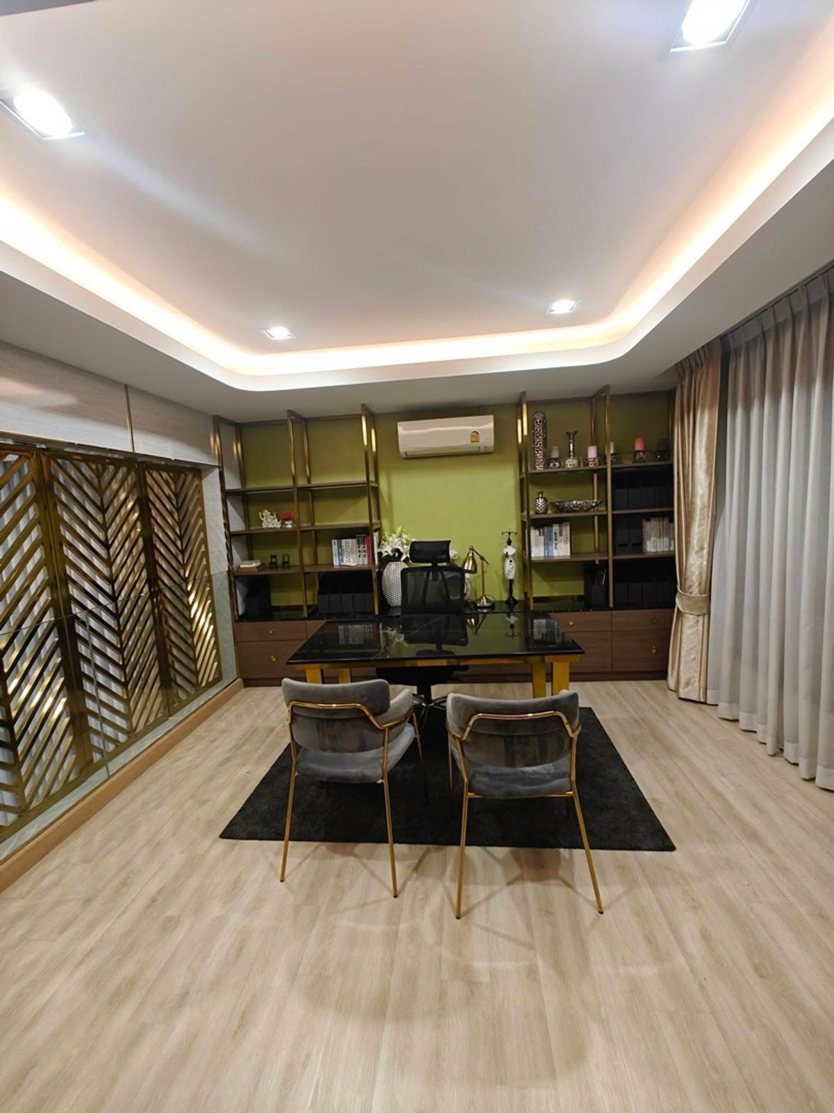 ให้เช่าโฮมออฟฟิศโชคชัย4 ลาดพร้าว71 : Home Office ลาดพร้าว–วังหิน
เฟอร์นิเจอร์ครบ พร้อมอยู่ | หลังมุม | ไม่รับสัตว์เลี้ยง | รับชาวต่างชาติ
พื้นที่ 300 ตรม. / ที่ดิน 37 ตรว.
จอดรถ 2 คัน-  