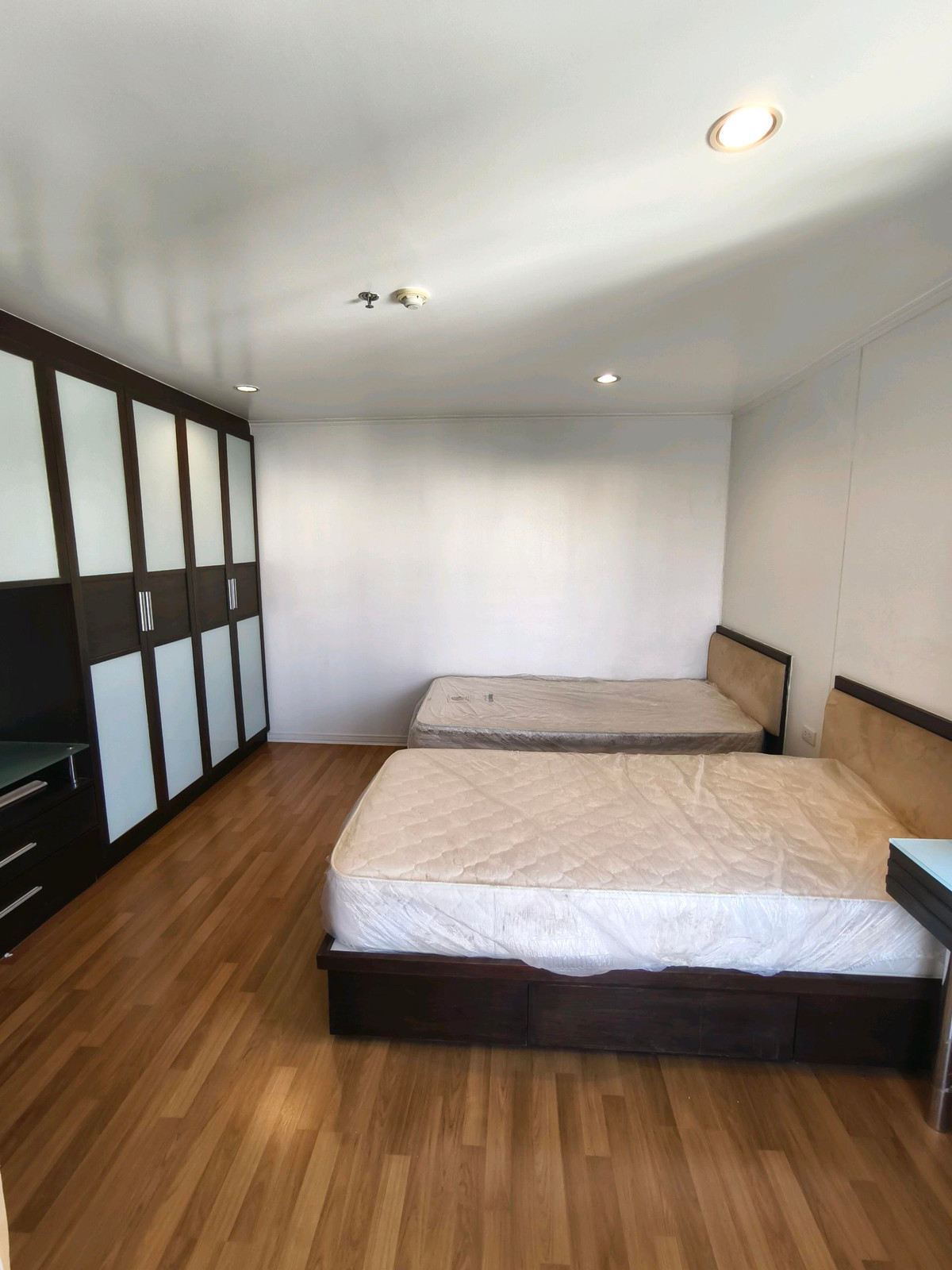 For SaleCondoSapankwai,Jatujak : Capital sale, corner condo, 2 bedrooms, 65 sq m, Lumpini Place Phahon - Saphan Khwai, 7th floor, east side!