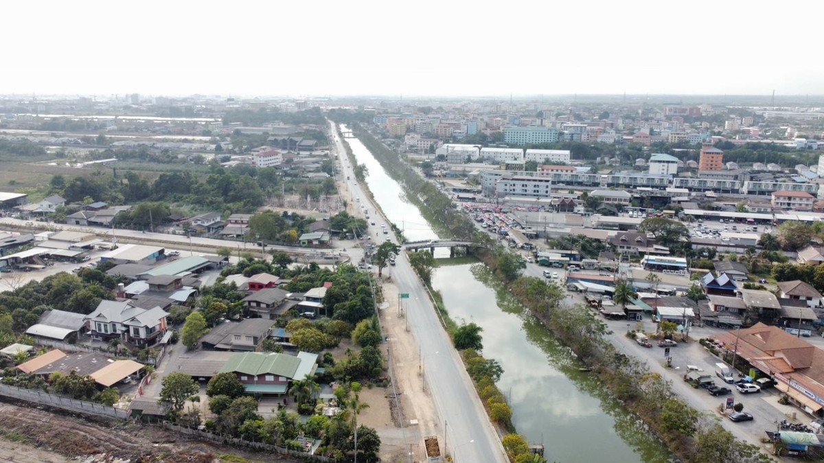 For RentLandPathum Thani,Rangsit, Thammasat : Land for rent, 2 rai, Pratunam Phra In. Suitable for housing for workers, warehouse.