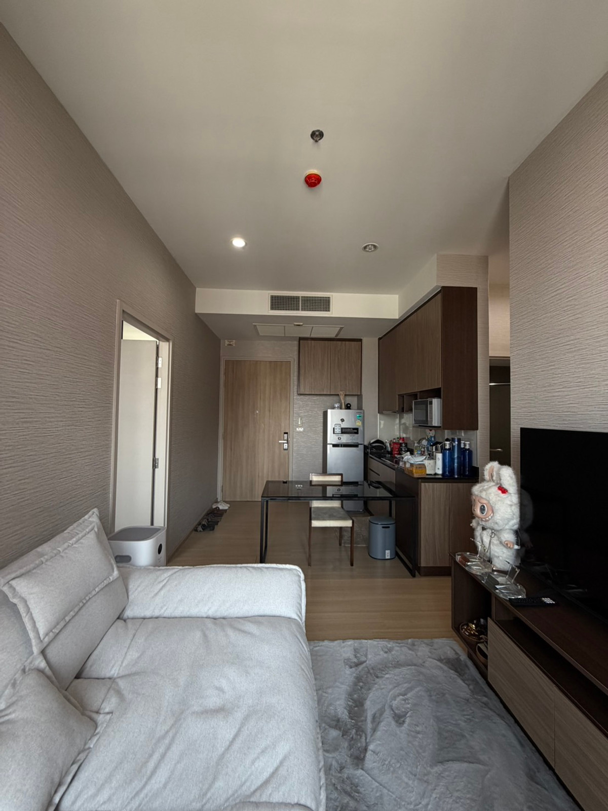For SaleCondoRama9, Petchburi, RCA : #Condo for sale in Thonglor area #Best price #NetYield 5.6% 24th floor, size 54.5 sq m. 2 bedrooms, 2 bathrooms The Capital Eakamai - Thonglor The Capital Eakamai - Thonglor