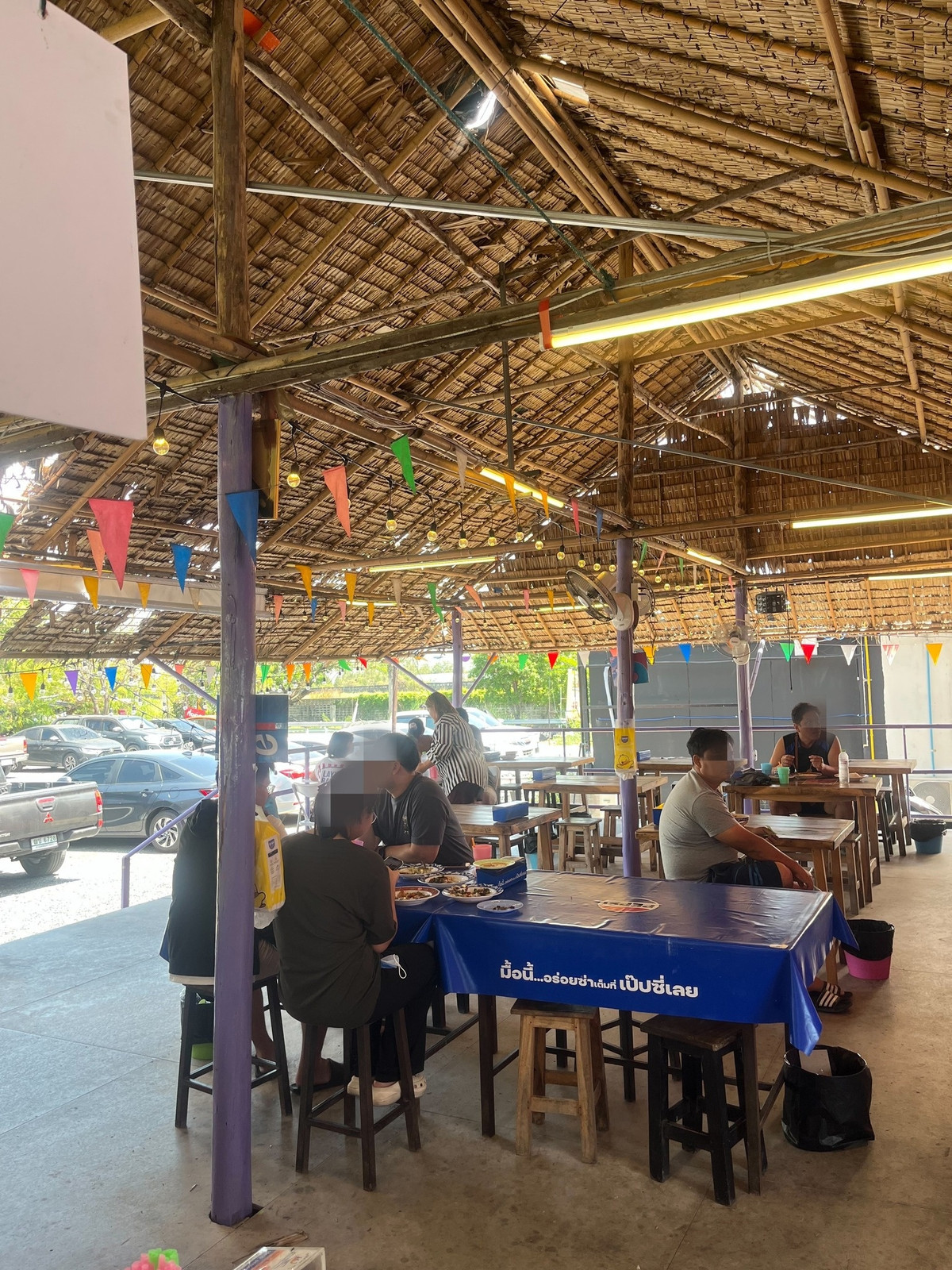 เซ้งร้านค้า/ตลาดนัดพัฒนาการ ศรีนครินทร์ : เซ้งด่วนร้านอาหาร ถนนพระยาสุเรนทร์ คลองสามวา ที่จอดเยอะมาก มีห้องพัก