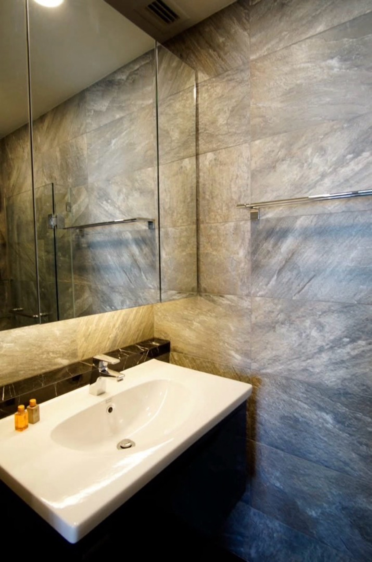 ให้เช่าคอนโดสะพานควาย จตุจักร : #R9683 🎉 220369 ให้เช่าคอนโด RHYTHM Phahon-Ari