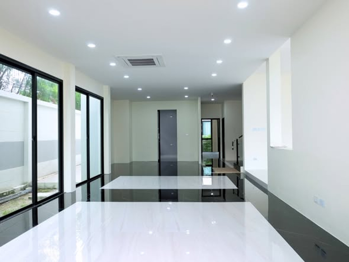 For SaleHousePattaya, Bangsaen, Chonburi : Casaluna Mesto 💰 Special price 🔴 19,000,000 baht (usually 24,000,000 baht) ✅ New house, never occupied. On the best location Only 900 meters from Central Chonburi.