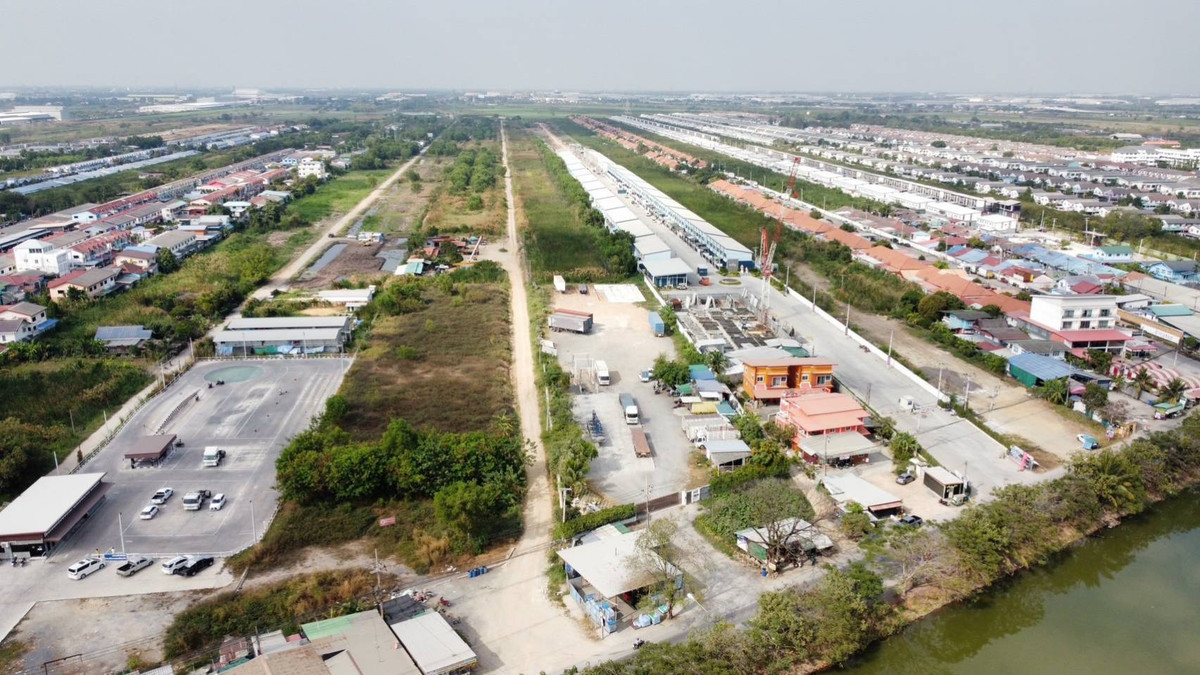 For RentLandPathum Thani,Rangsit, Thammasat : Land for rent, 2 rai, Pratunam Phra In. Suitable for housing for workers, warehouse.