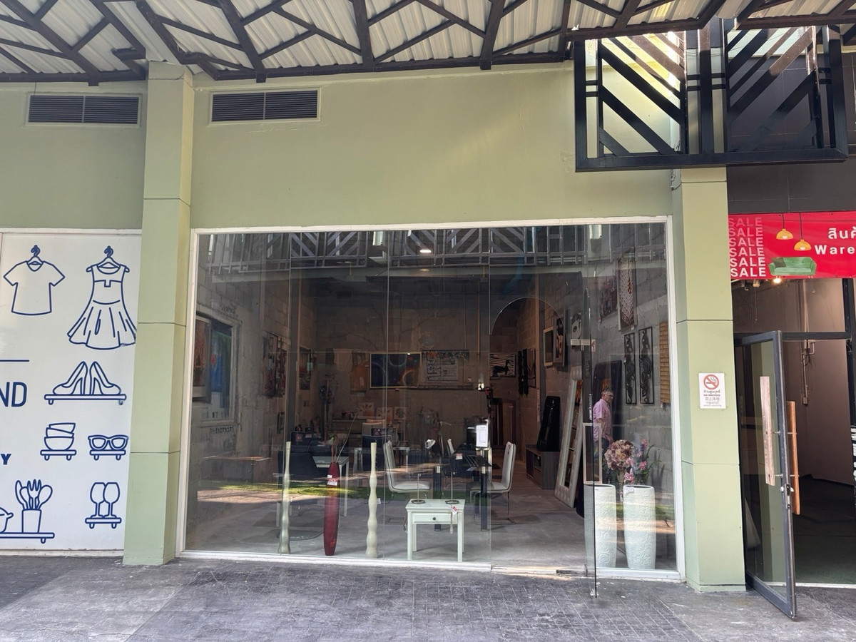 For RentRetail SpaceOnnut, Udomsuk : 📍 Retail Space for Rent in On Nut – Prime Community Mall Location :55SQ.M. = 50,000 THB per month (negotiable)