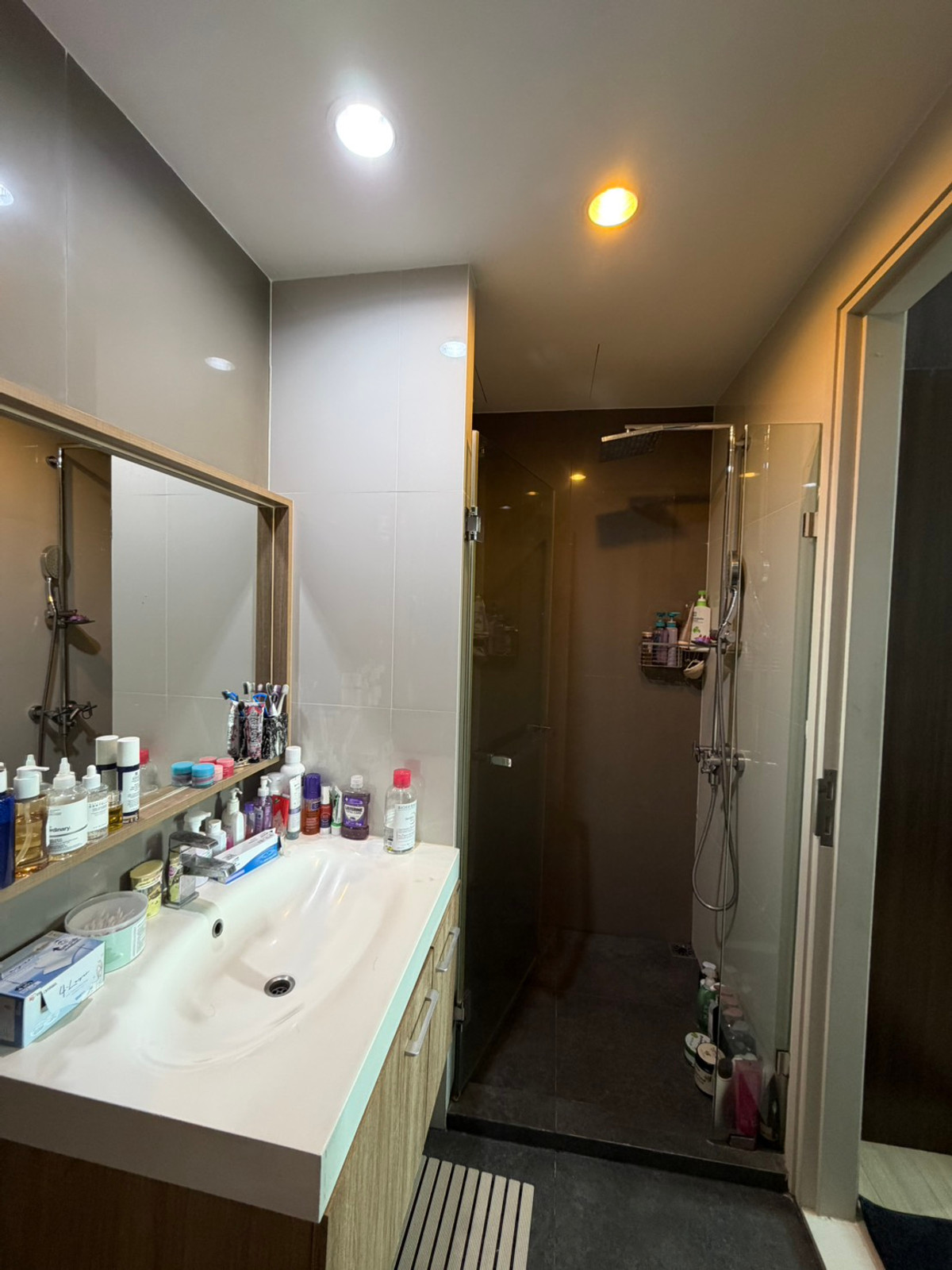 For SaleCondoRama9, Petchburi, RCA : #Condo for sale in Thonglor area #Best price #NetYield 5.6% 24th floor, size 54.5 sq m. 2 bedrooms, 2 bathrooms The Capital Eakamai - Thonglor The Capital Eakamai - Thonglor