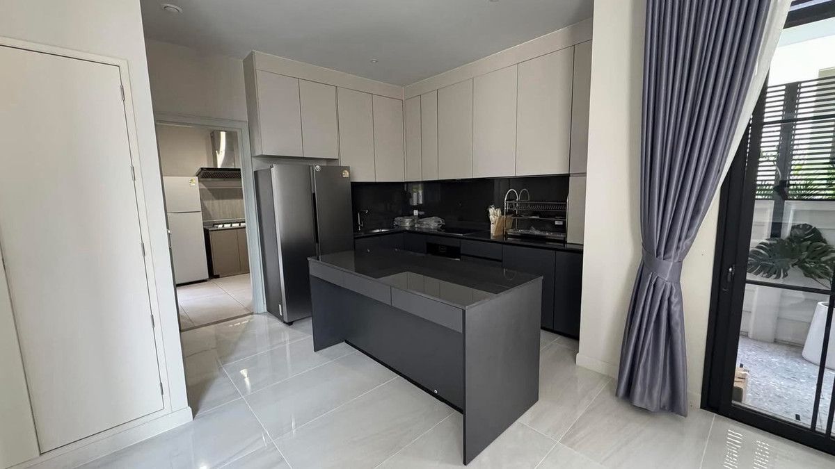 ให้เช่าบ้านพัฒนาการ ศรีนครินทร์ : ให้เช่าบ้านเดี่ยวหรู พร้อมสระว่ายน้ำส่วนตัวและลิฟต์ ย่านกรุงเทพกรีฑา บ้านใหม่ ใกล้โรงเรียนนานาชาติ