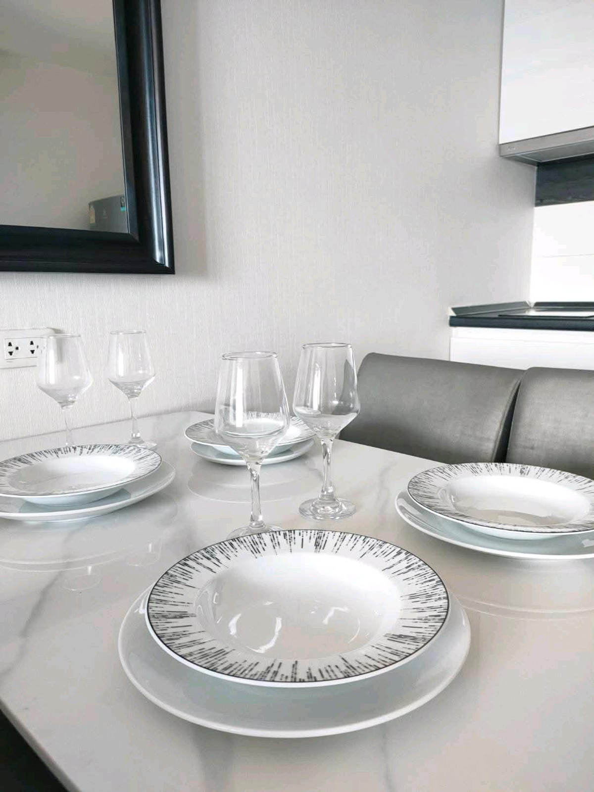 For RentCondoRatchadapisek, Huaikwang, Suttisan : ⏫ 🚇 Near MRT, only 550 m. Corner room | Open view, not next to other rooms | High privacy