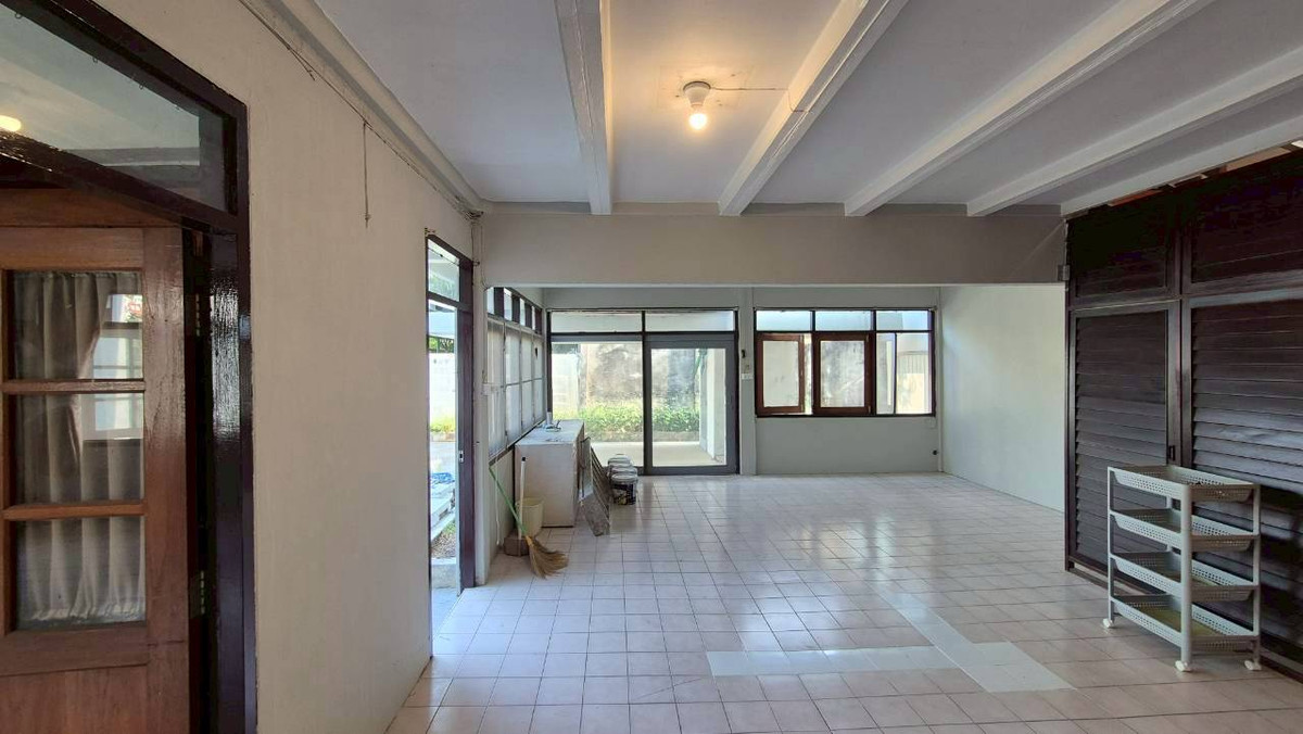 ให้เช่าบ้านเสรีไทย-นิด้า : ให้เช่าบ้านเดี่ยว 2 ชั้น เสรีไทย 57 - มีสวนข้างบ้านขนาดใหญ่