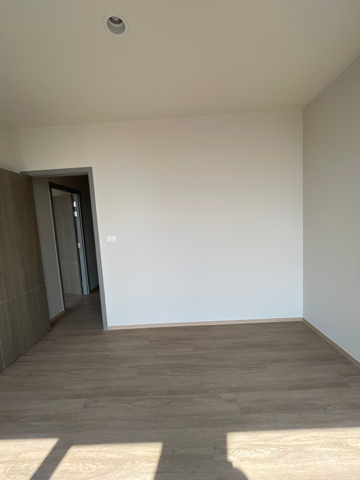 For SaleCondoSathorn, Narathiwat : [HOT UNIT] The Issara Sathorn 2BR, high floor, eastern city view, 100% parking, near Market Place Nang Linchi, complete functions, in a location Rare Item, Chan-Sathorn Road. Answering the needs of people working at Silom-Sathorn With a luxury-level centr