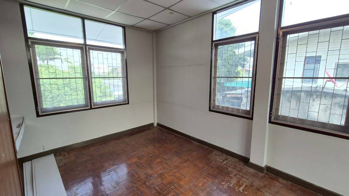 ให้เช่าบ้านเสรีไทย-นิด้า : ให้เช่าบ้านเดี่ยว 2 ชั้น เสรีไทย 57 - มีสวนข้างบ้านขนาดใหญ่