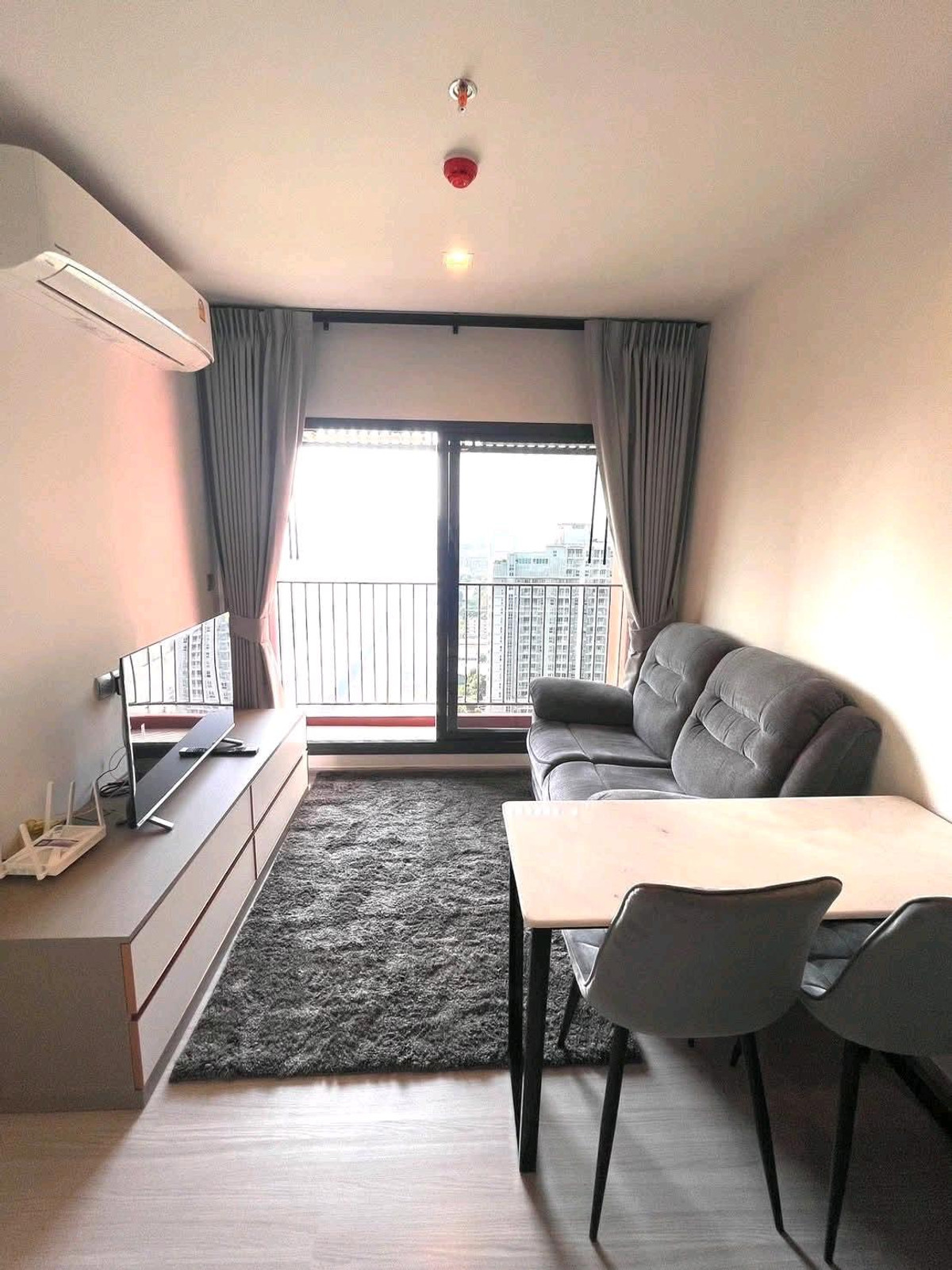 ให้เช่าคอนโดพระราม 9 เพชรบุรีตัดใหม่ RCA : 🌆 ห้องวิวเปิดโล่ง จตุรทิศ หายากมากในโครงการ! อยู่ชั้นสูง ลมดี แสงสวย บรรยากาศพรีเมียม นอนสบายด้วยที่นอนยางพารา พร้อมเข้าอยู่ทันที
