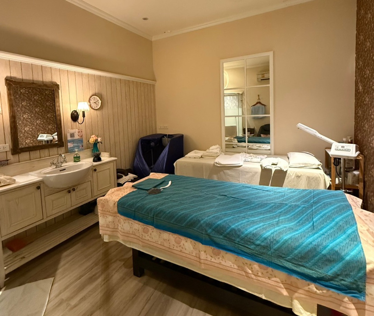 เซ้งร้านค้า/ตลาดนัดปิ่นเกล้า จรัญสนิทวงศ์ : เซ้งร้านทำเล็บ + สปา-นวด ราชพฤกษ์ เปิดมา 9 ปี ลูกค้าประจำแน่น  ในโครงการ Food Villa ราชพฤกษ์