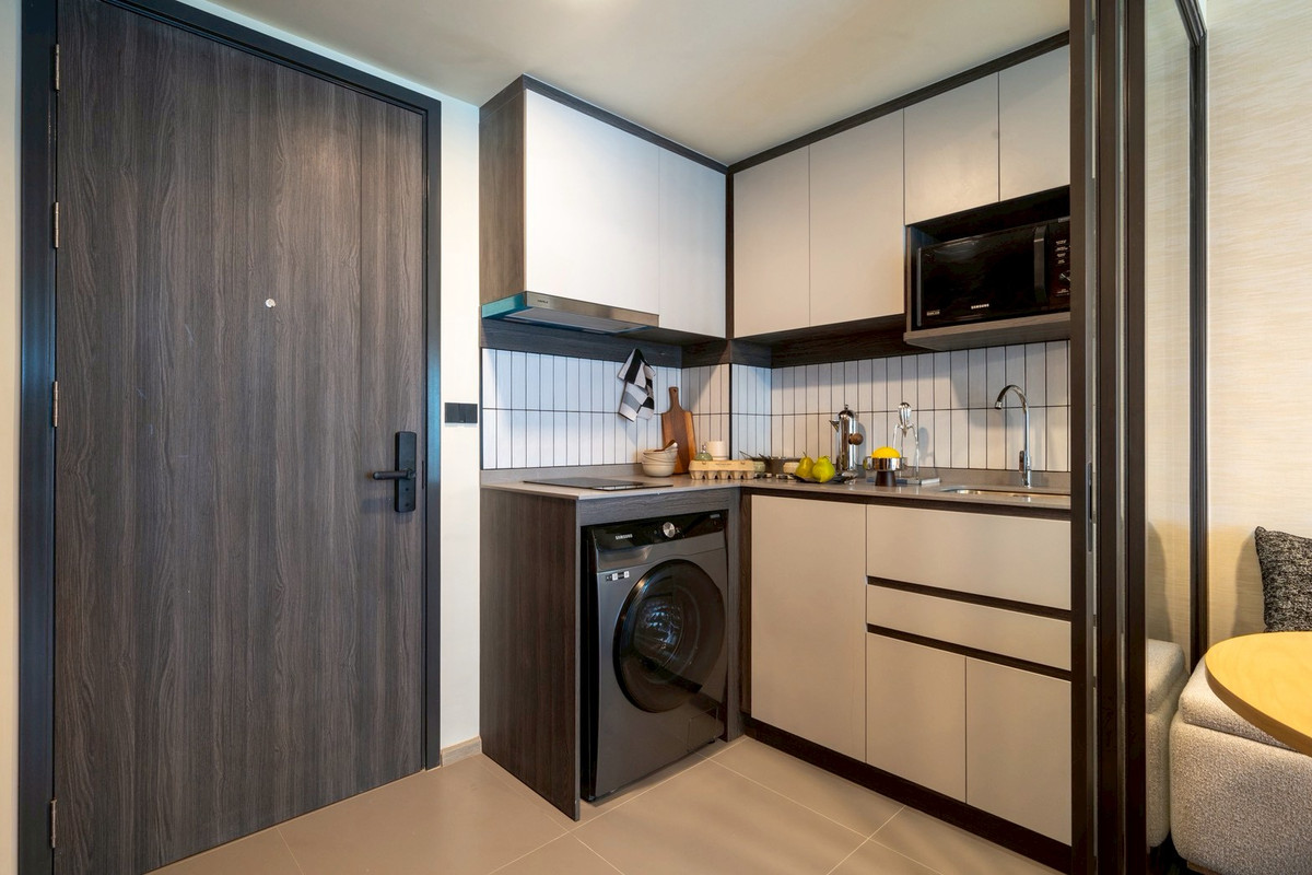 For SaleCondoKasetsart, Ratchayothin : 🔥 HOT RIGHT NOW! 🔥 Chapter One More Kaset — spacious units at a great price, just 600 meters from Kasetsart University. Guaranteed best price! 💯  📱 092-808-8899