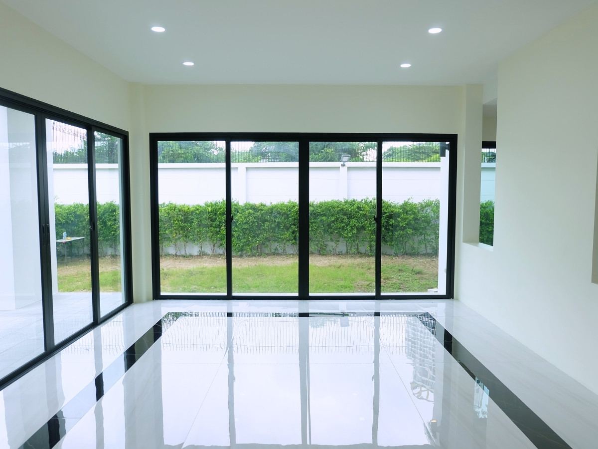 For SaleHousePattaya, Bangsaen, Chonburi : Casaluna Mesto 💰 Special price 🔴 19,000,000 baht (usually 24,000,000 baht) ✅ New house, never occupied. On the best location Only 900 meters from Central Chonburi.