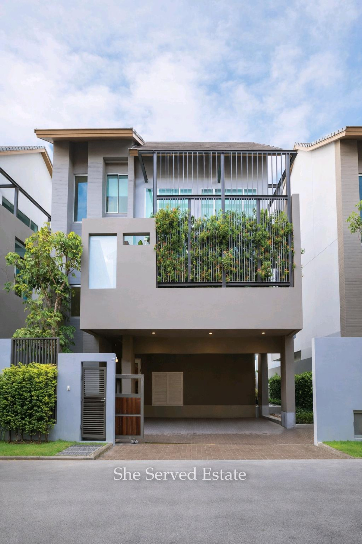 For RentHouseYothinpattana,CDC : Sale/Rent ◈ Private Nirvana Residence East ◈ 430 sq.m. • 3 Bedrooms • 5 Bathrooms + Maids room
