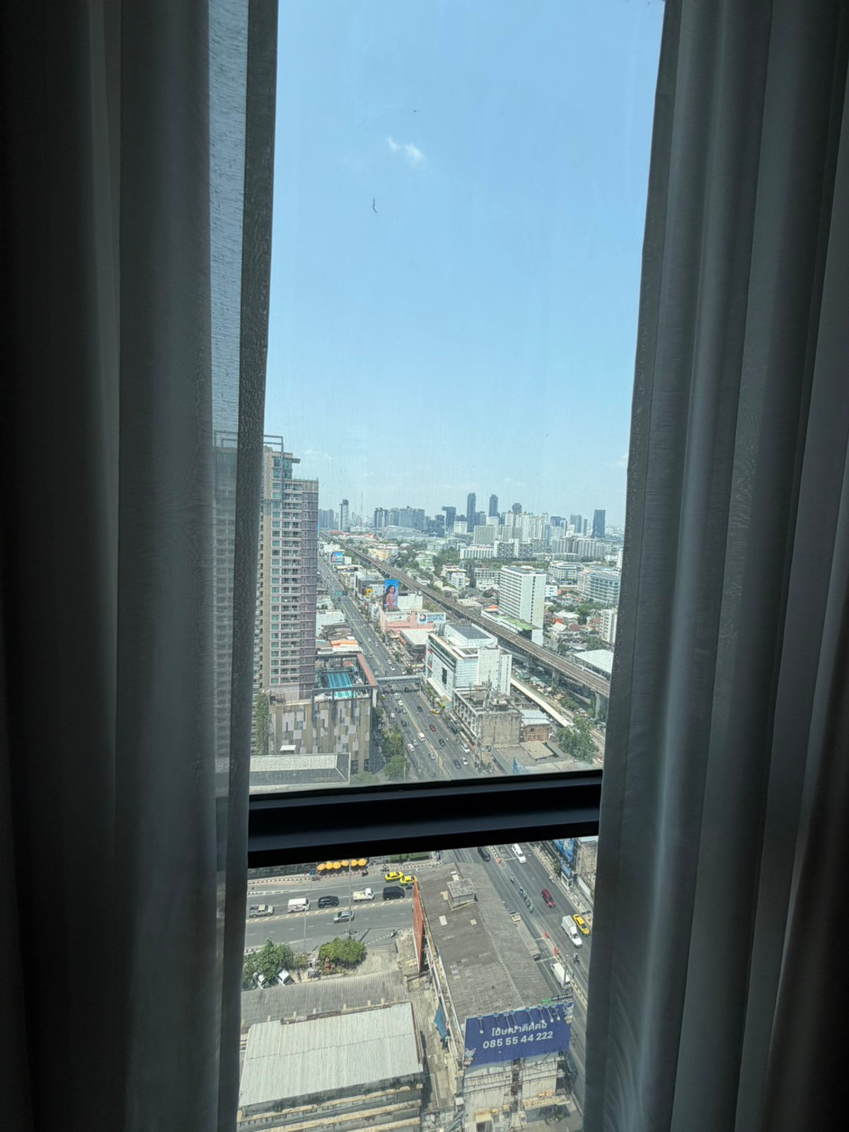 For SaleCondoRama9, Petchburi, RCA : #Condo for sale in Thonglor area #Best price #NetYield 5.6% 24th floor, size 54.5 sq m. 2 bedrooms, 2 bathrooms The Capital Eakamai - Thonglor The Capital Eakamai - Thonglor