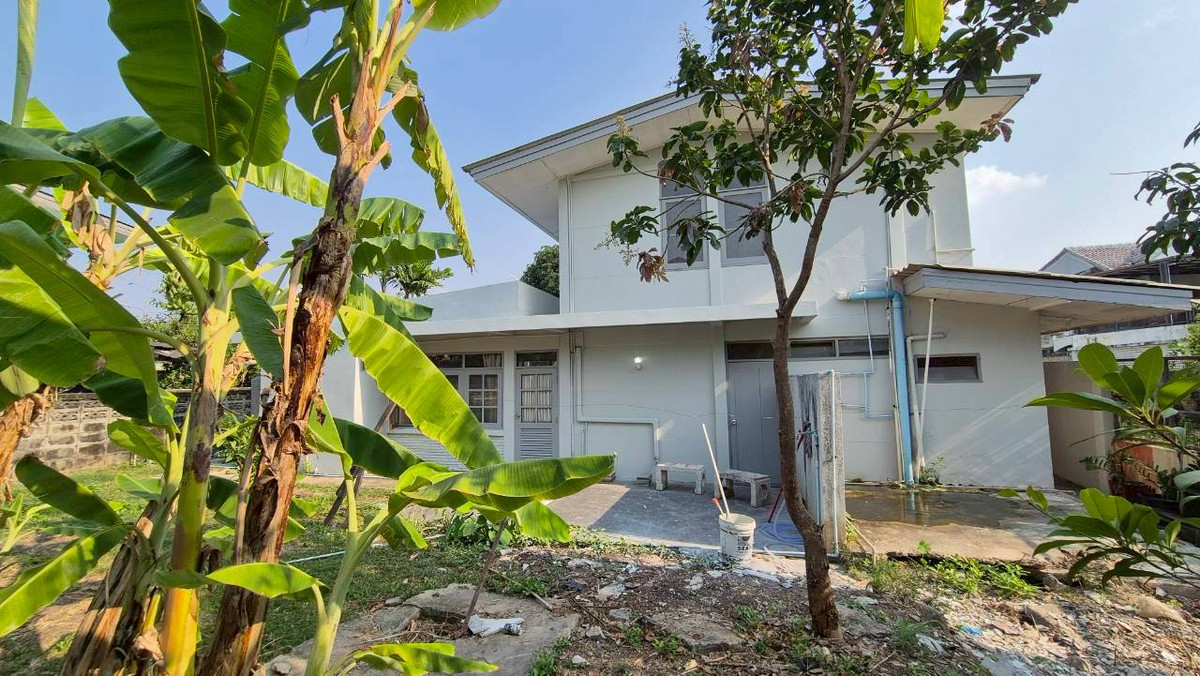 ให้เช่าบ้านเสรีไทย-นิด้า : ให้เช่าบ้านเดี่ยว 2 ชั้น เสรีไทย 57 - มีสวนข้างบ้านขนาดใหญ่