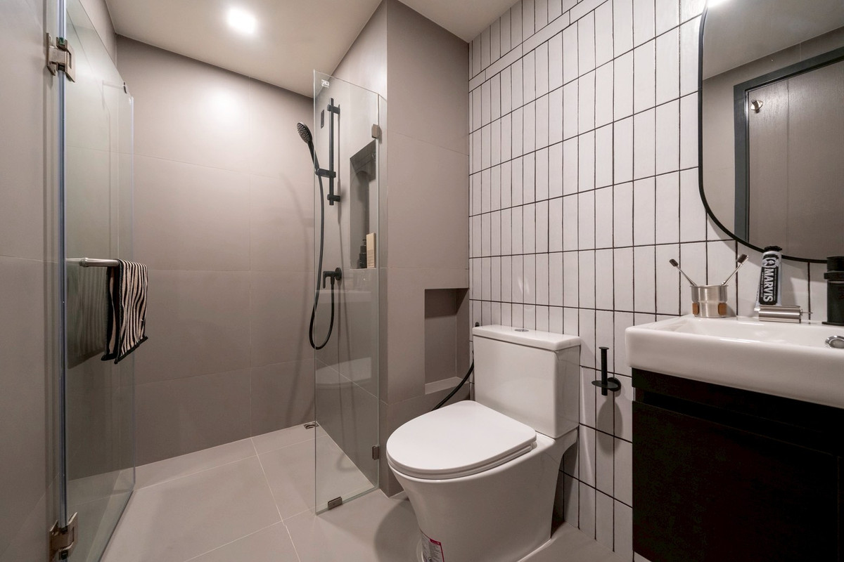 For SaleCondoKasetsart, Ratchayothin : 🎉 Secret Deal! Lowest Price! 🎉 Chapter One More Kaset — spacious units in a prime location near Kasetsart University and the BTS. Guaranteed best price! 💯  📱 092-808-8899