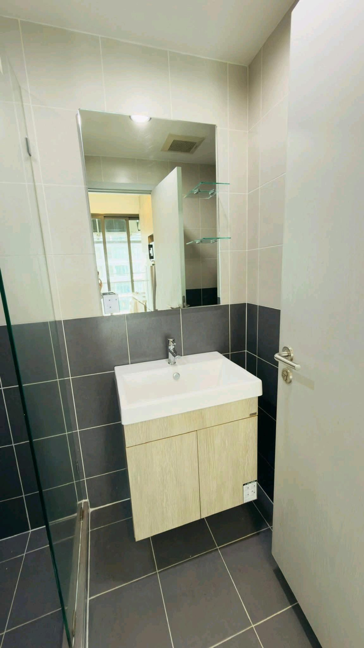 ให้เช่าคอนโดปิ่นเกล้า จรัญสนิทวงศ์ : ทำเลดี เดินทางสะดวก ใจกลางฝั่งธน
 เพียง 2 นาที (200 ม.) ถึง MRT บางขุนนนท์  