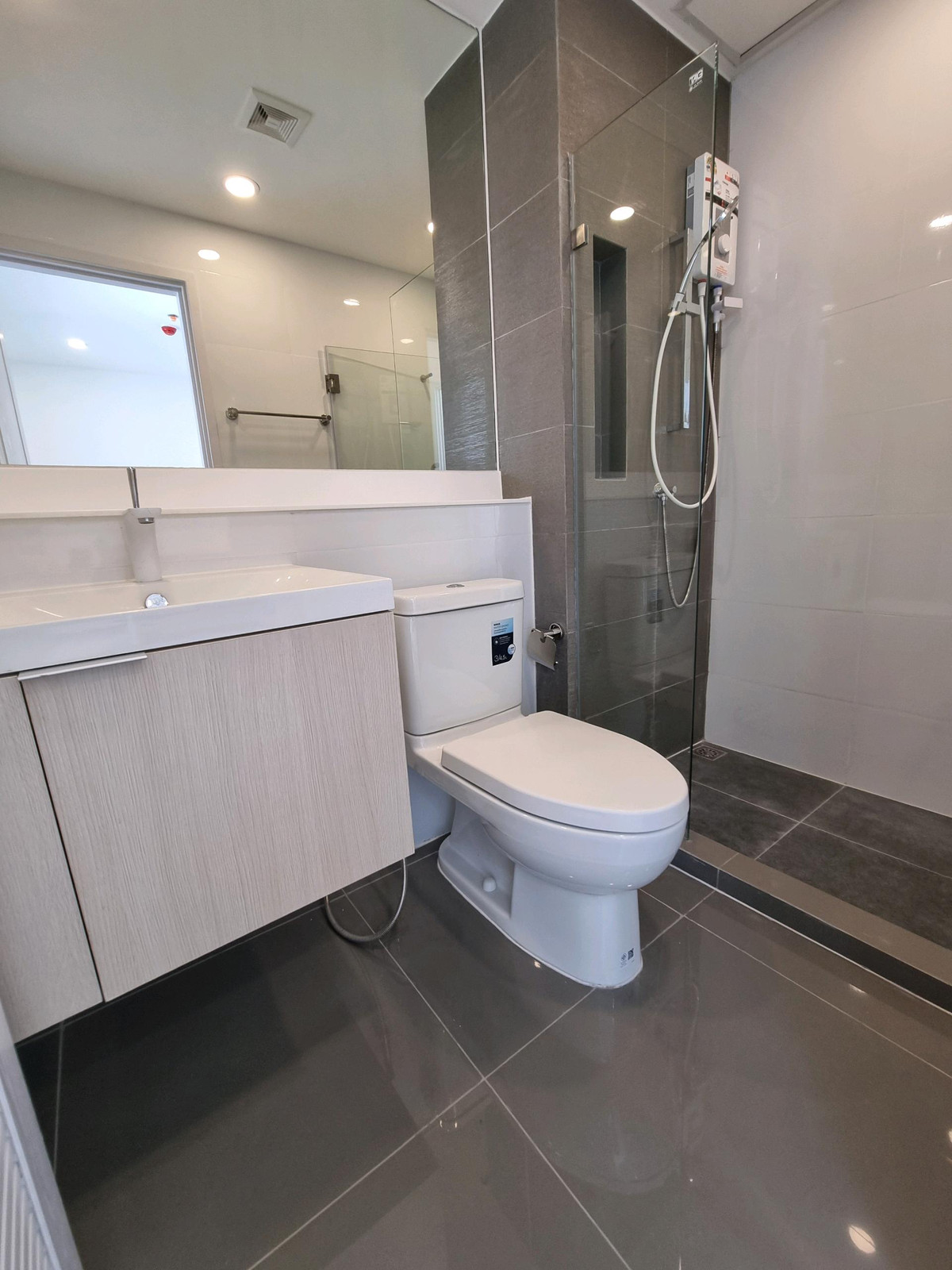 For RentCondoBang Sue, Wong Sawang, Tao Pun : 🔥For Rent Now!🔥 The Clef Riverine Chao Phraya - Wong Sawang. Beautiful room, fully furnished, Chao Phraya river view, near MRT, ready to move in immediately.