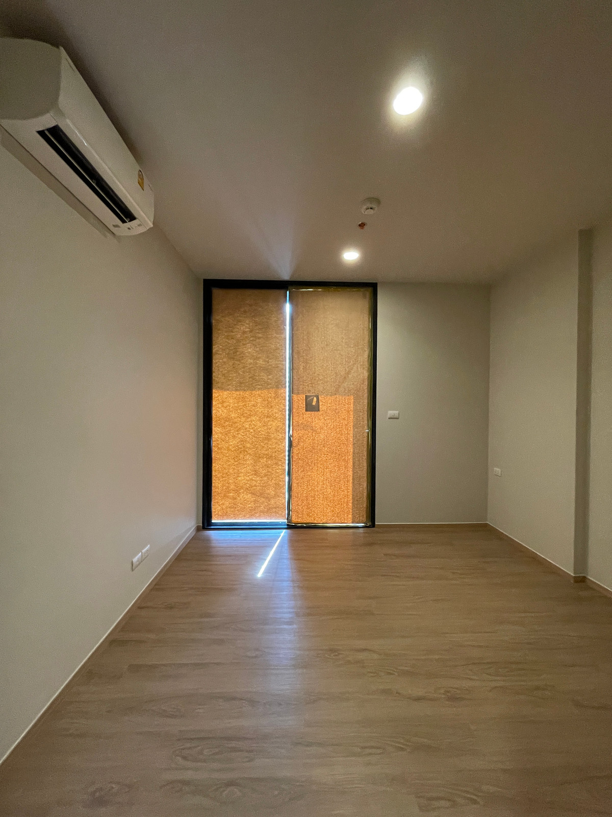 For SaleCondoSathorn, Narathiwat : [RARE CORNER UNIT] The Issara Sathorn 2BR Plus corner room, river view - Bang Kachao. Single house function @Chan-Sathorn Road Amazingly spacious area of ​​89.54 sq m., 26th floor, southeast direction, receives cool breezes, takes in the view of the Chao 
