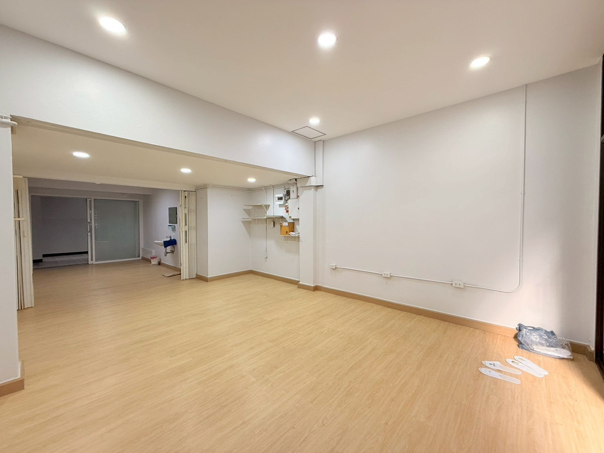 ให้เช่าโฮมออฟฟิศสาทร นราธิวาส : 🌁🎊 ให้เช่าโฮมออฟฟิศ สูง 5 ชั้น หมู่บ้านเซ็นต์หลุยส์ เซ็นเตอร์ ทำเลทองย่านสาทร เดินทางง่าย