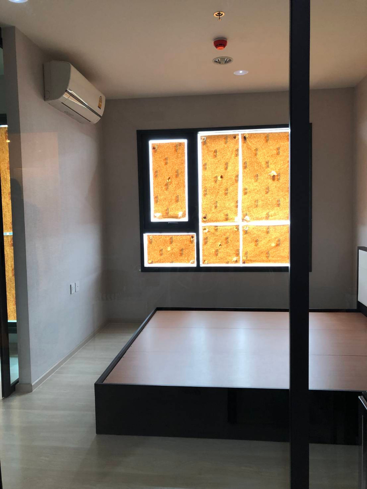 ให้เช่าคอนโดปิ่นเกล้า จรัญสนิทวงศ์ :  ห้องไม่เคยปล่อยเช่า ไม่เคยอยู่เลย  ใหม่เเกะกล่อง  เครื่องใช้ไฟฟ้าพร้อมอยู่ถ้าตกลงเช่า  !!!ให้เช่าคอนโด Life Pinklao   size 35sqm (1Bedroom/1Bathroom)  ในราคา  13,000บาท/เดือน